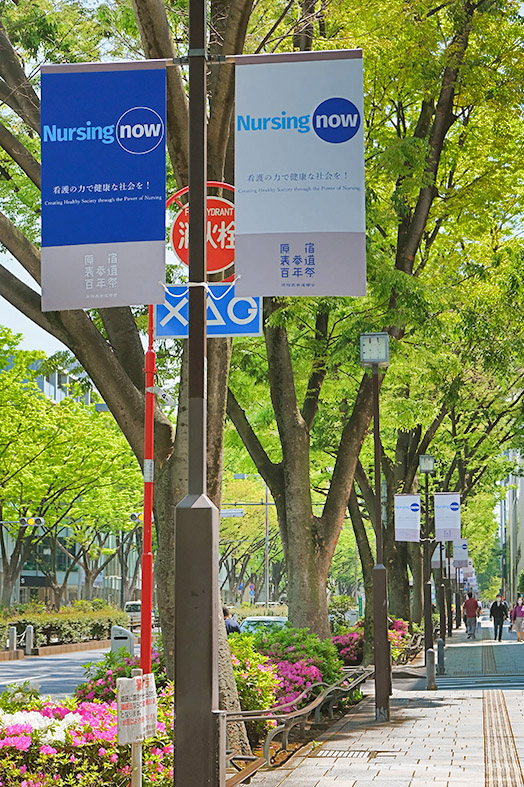 表参道の街路フラッグ