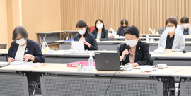 あいさつをしている福井会長の画像